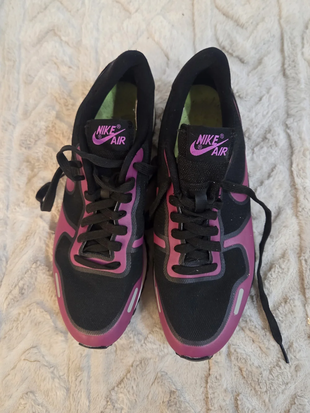 Mens size 10 Nike Air Vortex Fuse trainers in a black and magenta colorway